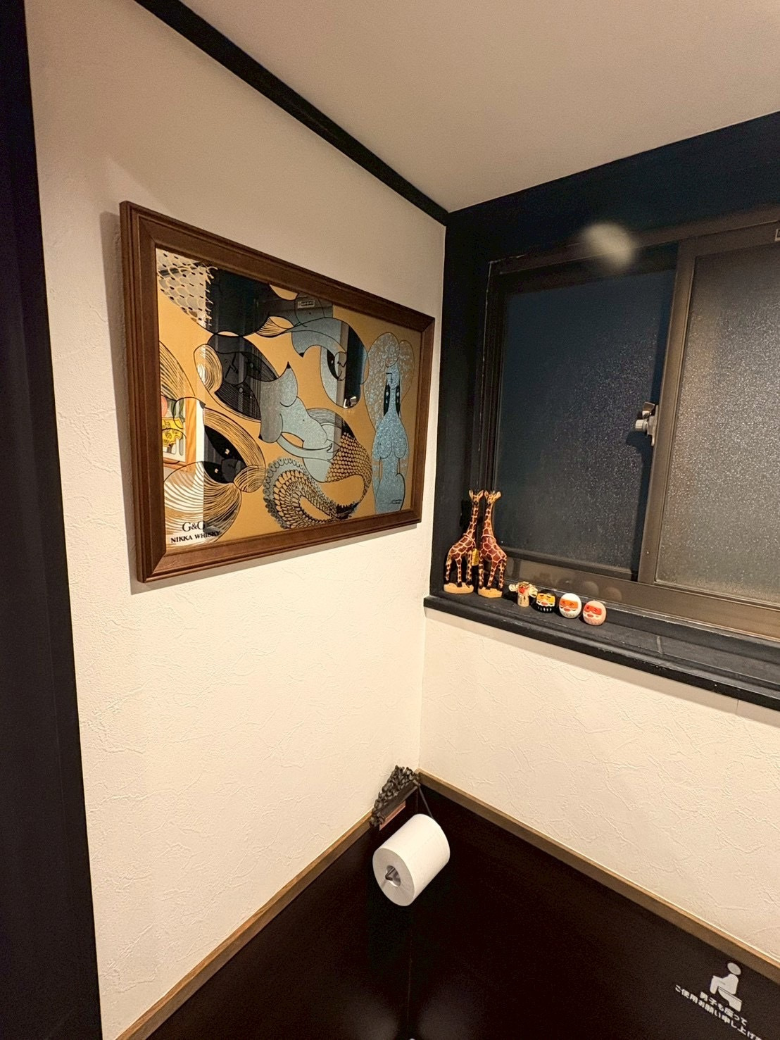 お店の雰囲気にあうレトロモダンなトイレにしました。